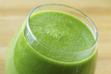 Green vegetable smoothie drink