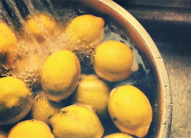 Így tüntetheted el a vegyszereket a citrom és a narancs héjáról